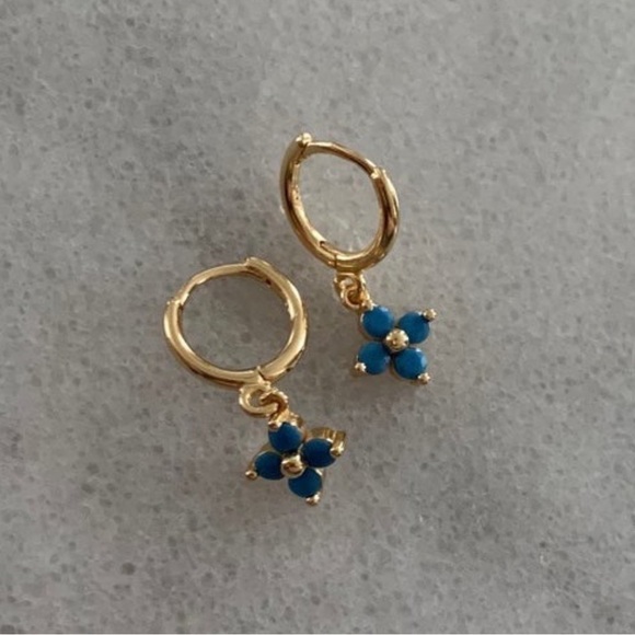 Gold Flower Crystal Huggie Hoop Earrings Brand New - Picture 3 of 3